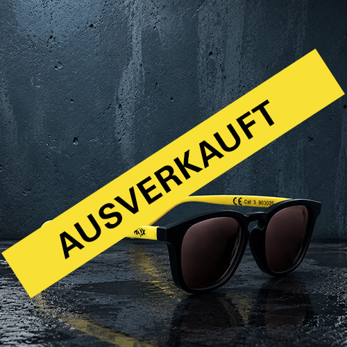 Sonnenbrille, schwarzer Rahmen, braune Gläser, gelbes Band?, Gelbes Klebeband, AUSVERKAUFT Aufkleber